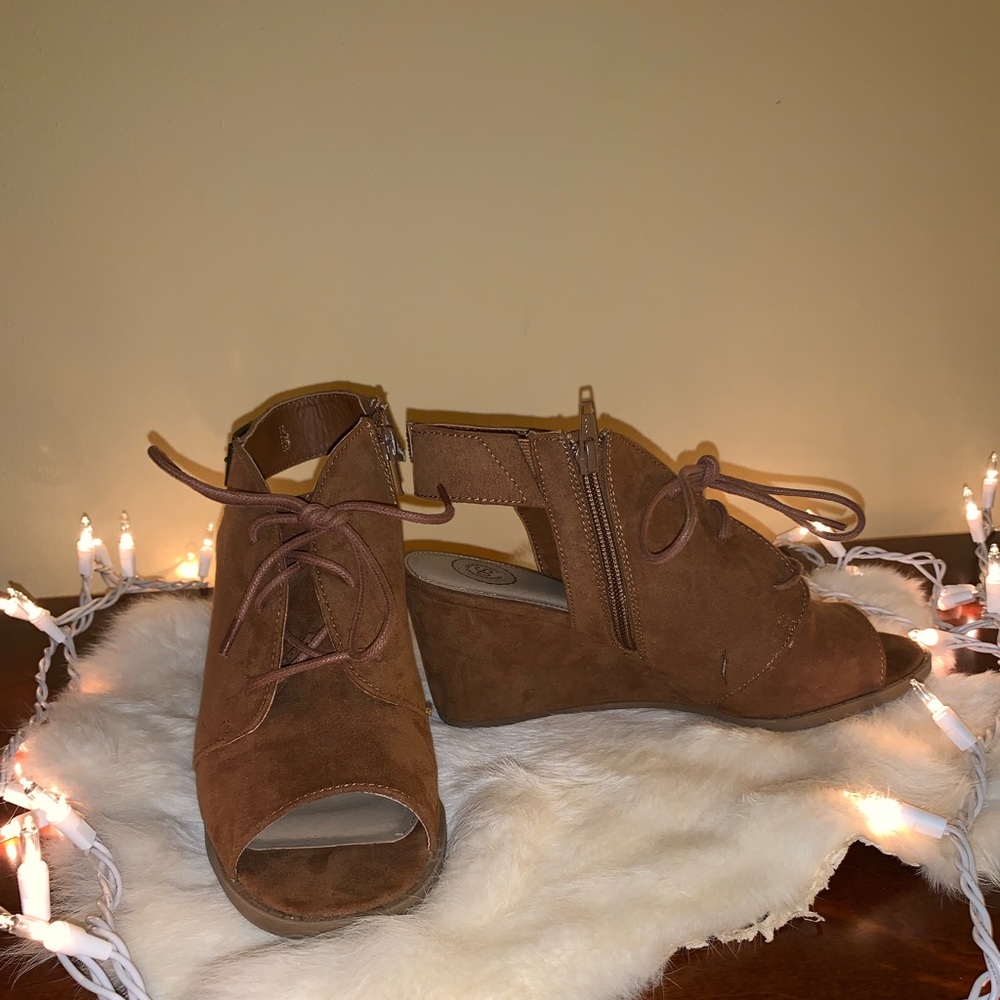 Tan wedges